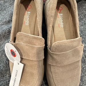 New Blondo Waterproof shoes size 5.5